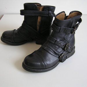 Woman's UGG Biker Short Boots